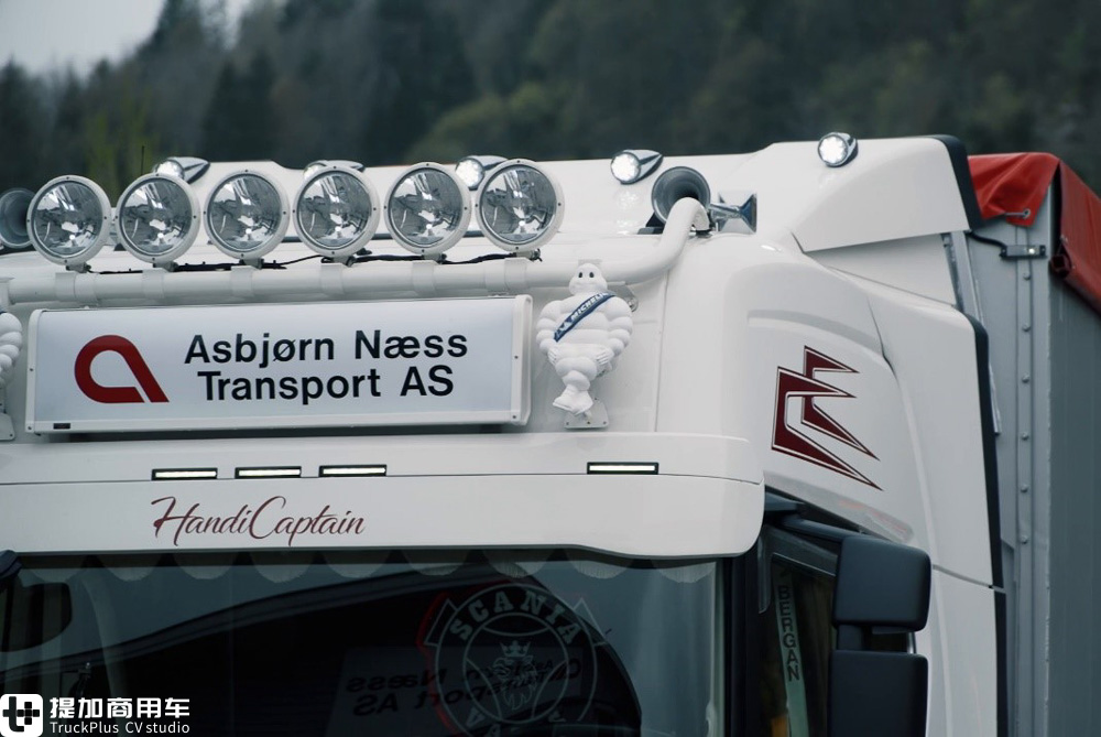 小伙意外从4米高卡车顶跌落致下半身瘫痪,但接下来..分享一则结局圆满的让人泪目的故事 - 第8张 - 提加商用车网 小伙意外从4米高卡车顶跌落致下半身瘫痪,但接下来..分享一则结局圆满的让人泪目的故事 - 第8张