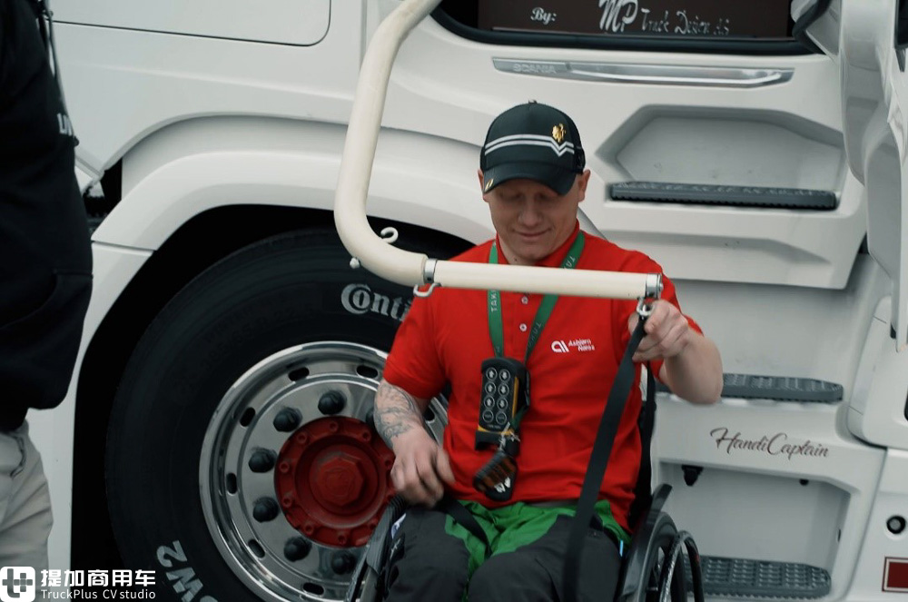 小伙意外从4米高卡车顶跌落致下半身瘫痪,但接下来..分享一则结局圆满的让人泪目的故事 - 第12张 - 提加商用车网 小伙意外从4米高卡车顶跌落致下半身瘫痪,但接下来..分享一则结局圆满的让人泪目的故事 - 第12张