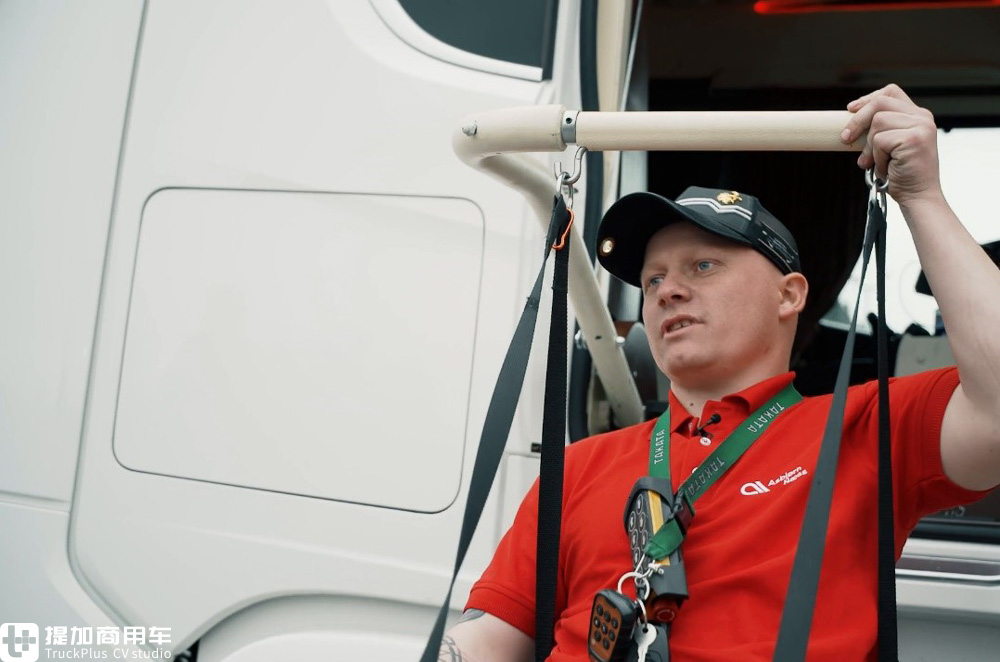 小伙意外从4米高卡车顶跌落致下半身瘫痪,但接下来..分享一则结局圆满的让人泪目的故事 - 第13张 - 提加商用车网 小伙意外从4米高卡车顶跌落致下半身瘫痪,但接下来..分享一则结局圆满的让人泪目的故事 - 第13张