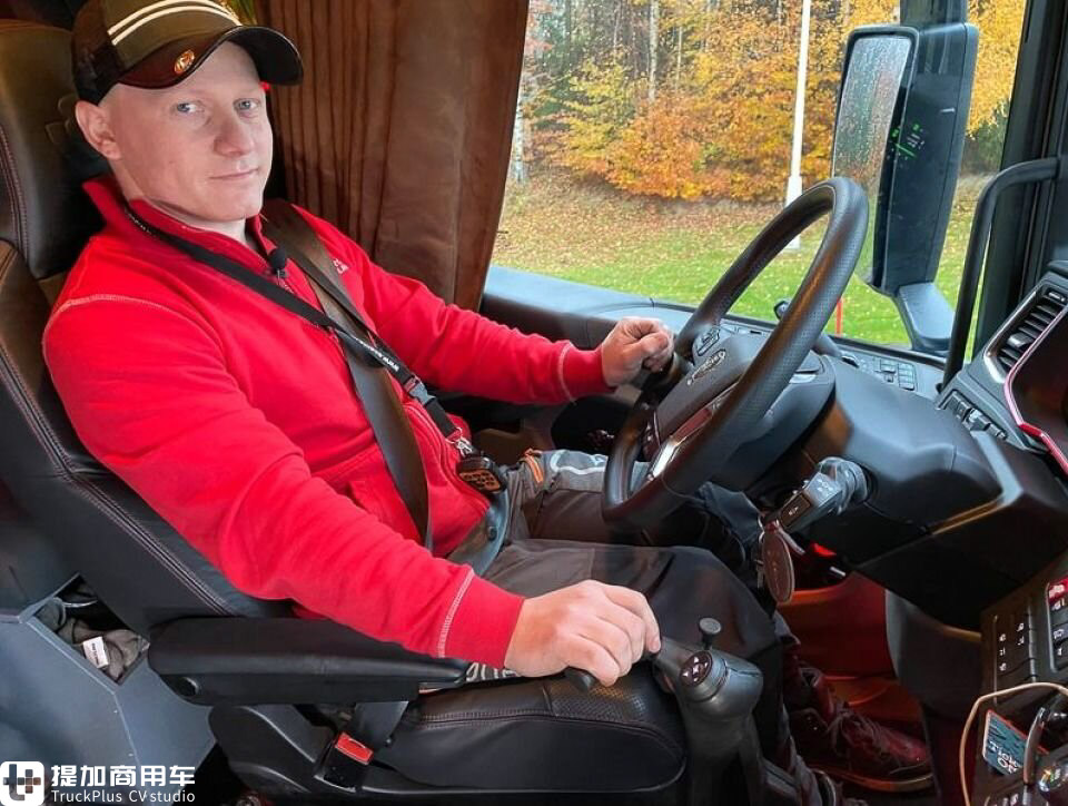 小伙意外从4米高卡车顶跌落致下半身瘫痪,但接下来..分享一则结局圆满的让人泪目的故事 - 第17张 - 提加商用车网 小伙意外从4米高卡车顶跌落致下半身瘫痪,但接下来..分享一则结局圆满的让人泪目的故事 - 第17张