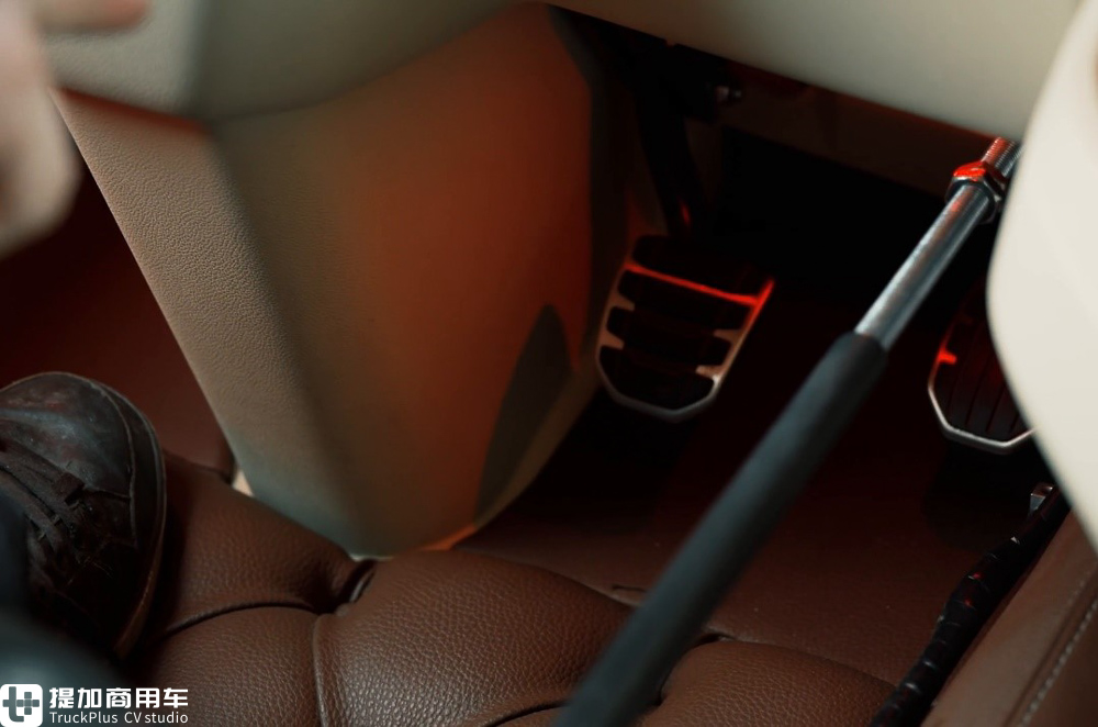 小伙意外从4米高卡车顶跌落致下半身瘫痪,但接下来..分享一则结局圆满的让人泪目的故事 - 第18张 - 提加商用车网 小伙意外从4米高卡车顶跌落致下半身瘫痪,但接下来..分享一则结局圆满的让人泪目的故事 - 第18张