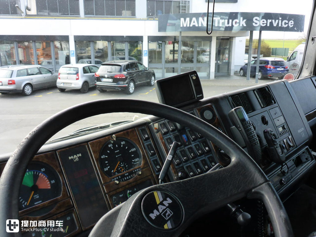 搭载V10发动机,上世纪90年代就高达603马力,这款曼恩F2000牵引车你肯定没有见过 - 第11张 - 提加商用车网 搭载V10发动机,上世纪90年代就高达603马力,这款曼恩F2000牵引车你肯定没有见过 - 第11张