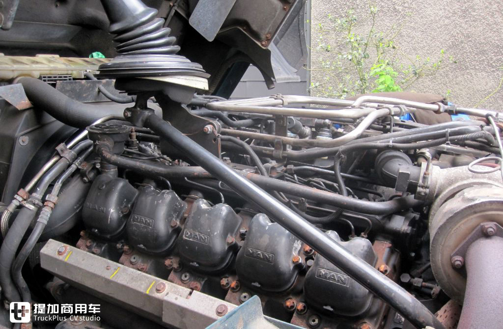 搭载V10发动机,上世纪90年代就高达603马力,这款曼恩F2000牵引车你肯定没有见过 - 第19张 - 提加商用车网 搭载V10发动机,上世纪90年代就高达603马力,这款曼恩F2000牵引车你肯定没有见过 - 第19张
