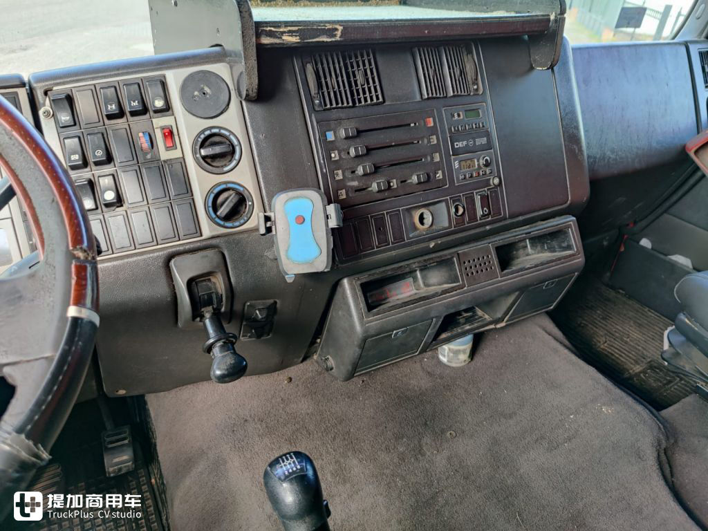 搭载V10发动机,上世纪90年代就高达603马力,这款曼恩F2000牵引车你肯定没有见过 - 第15张 - 提加商用车网 搭载V10发动机,上世纪90年代就高达603马力,这款曼恩F2000牵引车你肯定没有见过 - 第15张