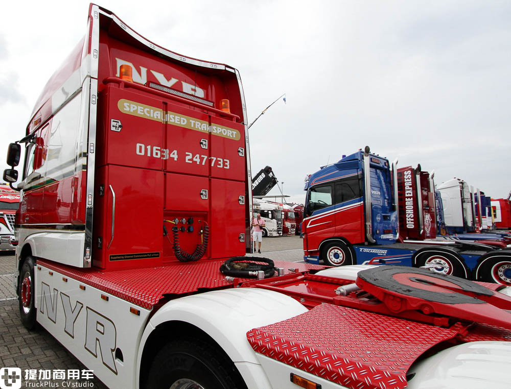 驾驶室加长90cm,内饰堪比KTV包房,这辆达夫卡车改装的真有特色 - 第9张 - 提加商用车网 驾驶室加长90cm,内饰堪比KTV包房,这辆达夫卡车改装的真有特色 - 第9张