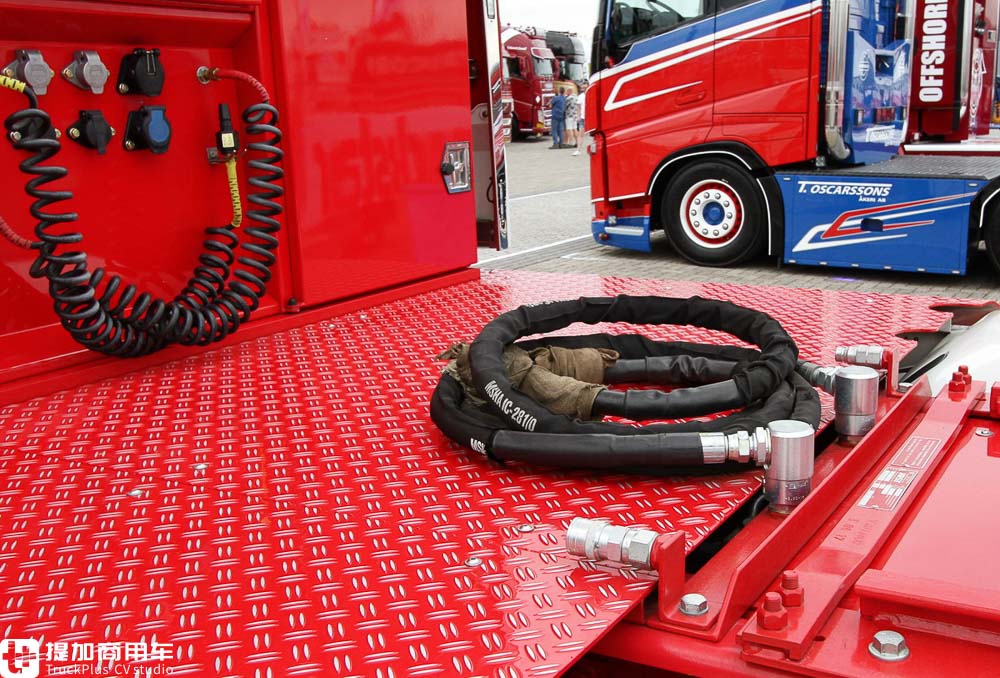 驾驶室加长90cm,内饰堪比KTV包房,这辆达夫卡车改装的真有特色 - 第10张 - 提加商用车网 驾驶室加长90cm,内饰堪比KTV包房,这辆达夫卡车改装的真有特色 - 第10张