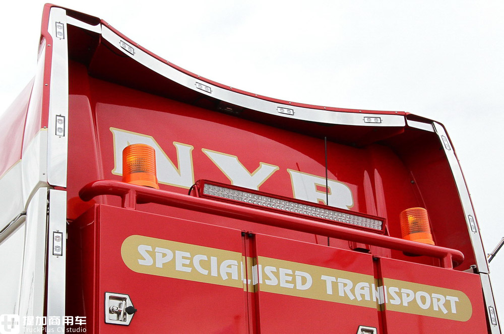 驾驶室加长90cm,内饰堪比KTV包房,这辆达夫卡车改装的真有特色 - 第12张 - 提加商用车网 驾驶室加长90cm,内饰堪比KTV包房,这辆达夫卡车改装的真有特色 - 第12张