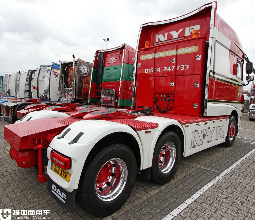 驾驶室加长90cm,内饰堪比KTV包房,这辆达夫卡车改装的真有特色 - 第13张 - 提加商用车网 驾驶室加长90cm,内饰堪比KTV包房,这辆达夫卡车改装的真有特色 - 第13张