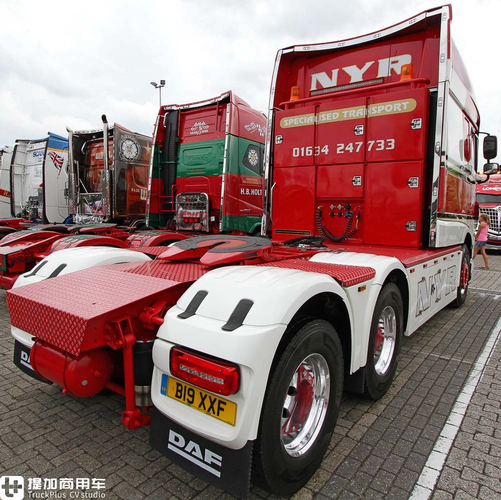 驾驶室加长90cm,内饰堪比KTV包房,这辆达夫卡车改装的真有特色 - 第14张 - 提加商用车网 驾驶室加长90cm,内饰堪比KTV包房,这辆达夫卡车改装的真有特色 - 第14张