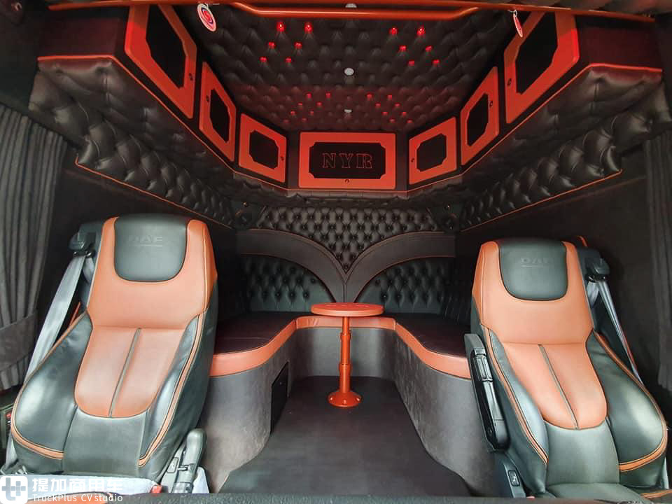 驾驶室加长90cm,内饰堪比KTV包房,这辆达夫卡车改装的真有特色 - 第15张 - 提加商用车网 驾驶室加长90cm,内饰堪比KTV包房,这辆达夫卡车改装的真有特色 - 第15张