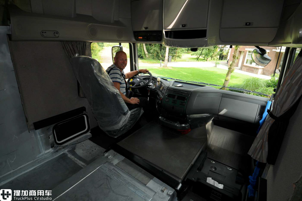 驾驶室加长90cm,内饰堪比KTV包房,这辆达夫卡车改装的真有特色 - 第18张 - 提加商用车网 驾驶室加长90cm,内饰堪比KTV包房,这辆达夫卡车改装的真有特色 - 第18张