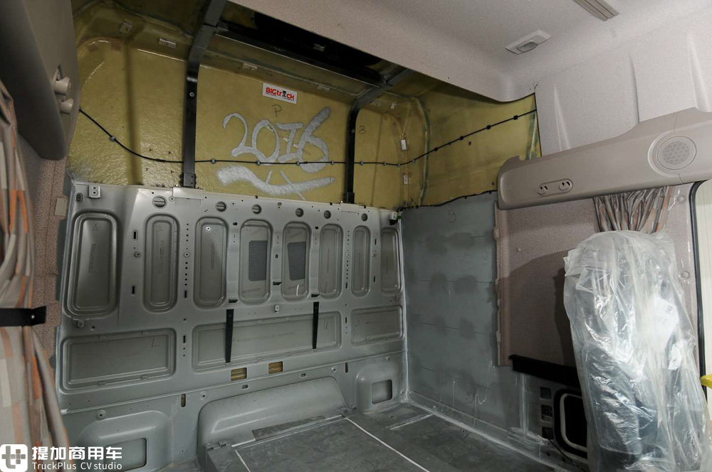 驾驶室加长90cm,内饰堪比KTV包房,这辆达夫卡车改装的真有特色 - 第19张 - 提加商用车网 驾驶室加长90cm,内饰堪比KTV包房,这辆达夫卡车改装的真有特色 - 第19张