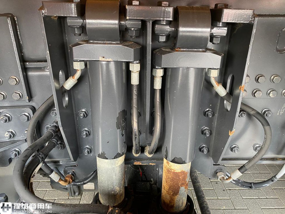 曾被中国恒天收购的荷兰吉纳夫卡车,到底实力如何?实拍吉纳夫5轴自卸车实拍带您好好看看 - 第8张 - 提加商用车网 曾被中国恒天收购的荷兰吉纳夫卡车,到底实力如何?实拍吉纳夫5轴自卸车实拍带您好好看看 - 第8张