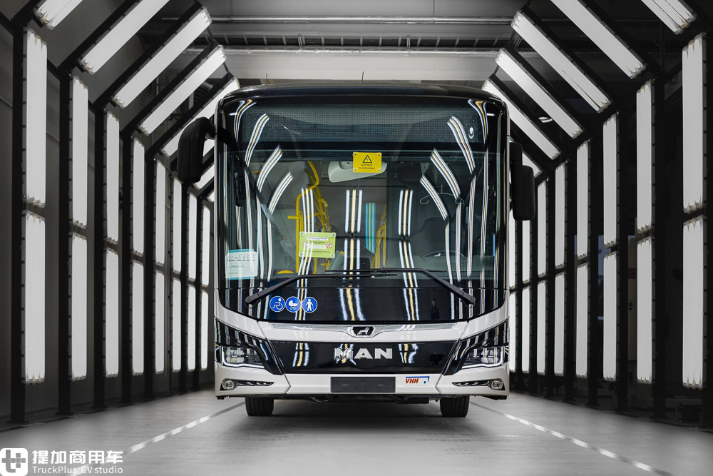 电池在车顶,解决车内空间问题,带您好好看看曼恩Lion’s City 12E电动客车 - 第1张 - 提加商用车网 电池在车顶,解决车内空间问题,带您好好看看曼恩Lion’s City 12E电动客车 - 第1张