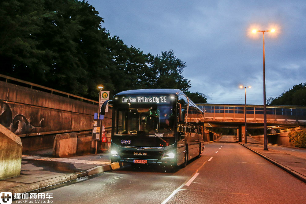 电池在车顶,解决车内空间问题,带您好好看看曼恩Lion’s City 12E电动客车 - 第3张 - 提加商用车网 电池在车顶,解决车内空间问题,带您好好看看曼恩Lion’s City 12E电动客车 - 第3张