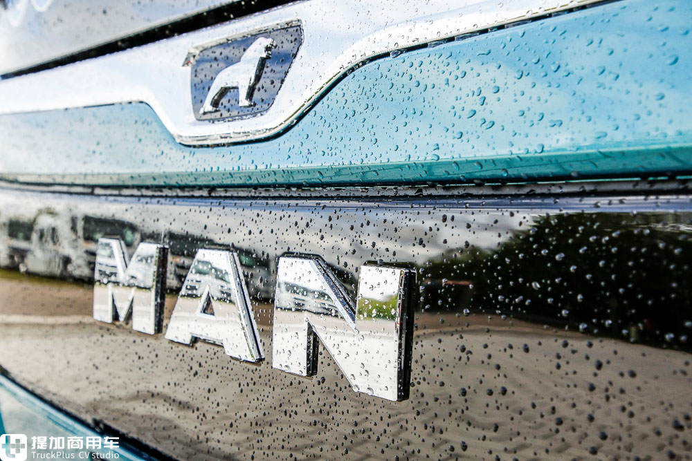 电池在车顶,解决车内空间问题,带您好好看看曼恩Lion’s City 12E电动客车 - 第5张 - 提加商用车网 电池在车顶,解决车内空间问题,带您好好看看曼恩Lion’s City 12E电动客车 - 第5张