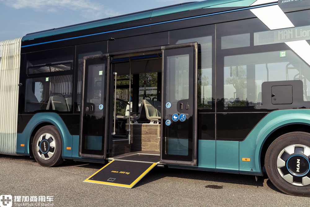 电池在车顶,解决车内空间问题,带您好好看看曼恩Lion’s City 12E电动客车 - 第10张 - 提加商用车网 电池在车顶,解决车内空间问题,带您好好看看曼恩Lion’s City 12E电动客车 - 第10张
