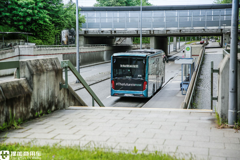 电池在车顶,解决车内空间问题,带您好好看看曼恩Lion’s City 12E电动客车 - 第11张 - 提加商用车网 电池在车顶,解决车内空间问题,带您好好看看曼恩Lion’s City 12E电动客车 - 第11张