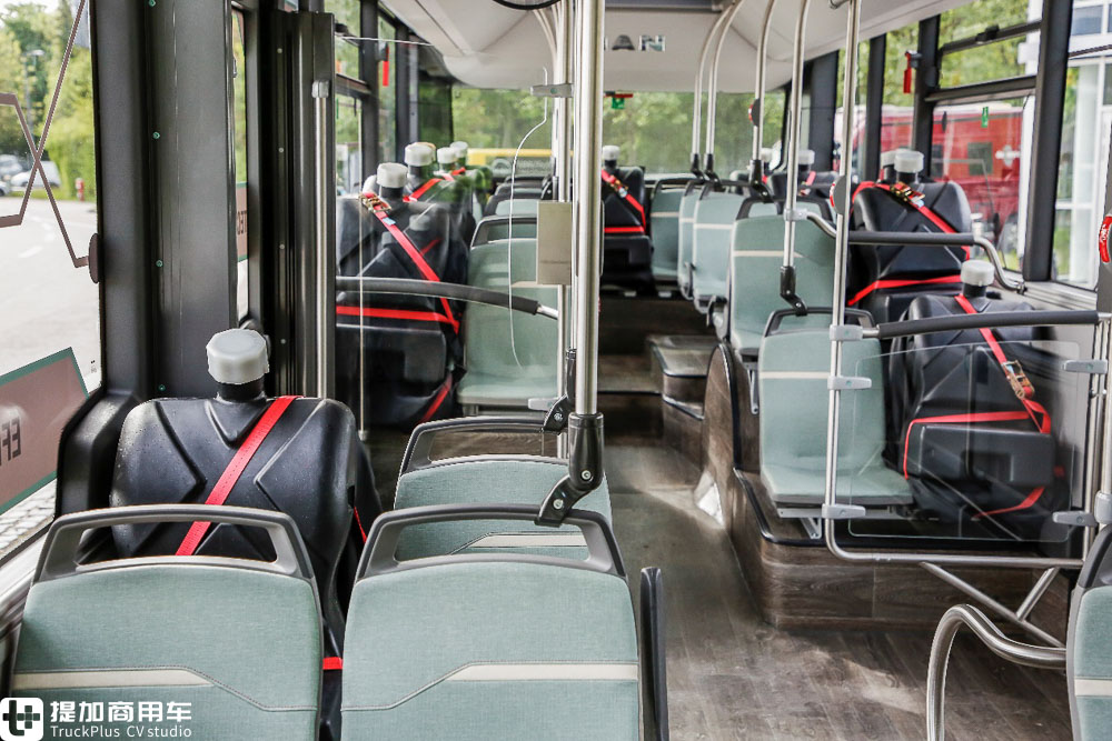 电池在车顶,解决车内空间问题,带您好好看看曼恩Lion’s City 12E电动客车 - 第13张 - 提加商用车网 电池在车顶,解决车内空间问题,带您好好看看曼恩Lion’s City 12E电动客车 - 第13张