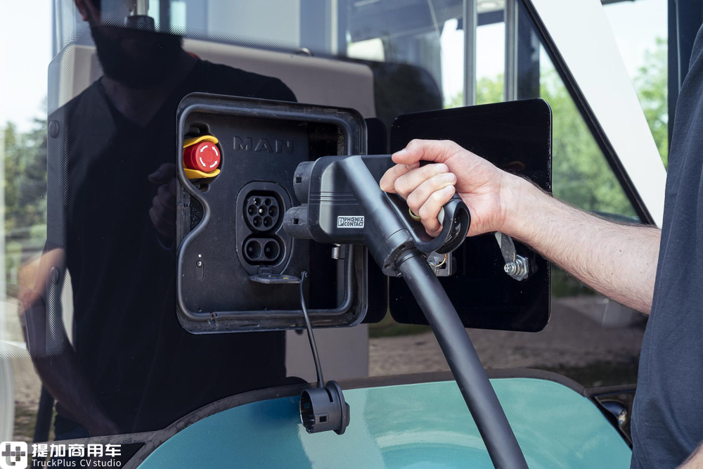 电池在车顶,解决车内空间问题,带您好好看看曼恩Lion’s City 12E电动客车 - 第22张 - 提加商用车网 电池在车顶,解决车内空间问题,带您好好看看曼恩Lion’s City 12E电动客车 - 第22张