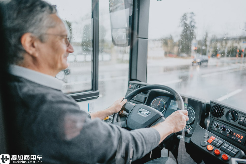 电池在车顶,解决车内空间问题,带您好好看看曼恩Lion’s City 12E电动客车 - 第24张 - 提加商用车网 电池在车顶,解决车内空间问题,带您好好看看曼恩Lion’s City 12E电动客车 - 第24张