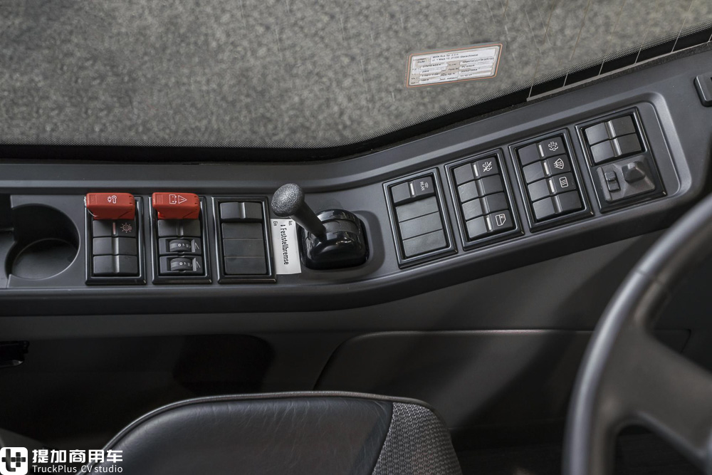 电池在车顶,解决车内空间问题,带您好好看看曼恩Lion’s City 12E电动客车 - 第25张 - 提加商用车网 电池在车顶,解决车内空间问题,带您好好看看曼恩Lion’s City 12E电动客车 - 第25张