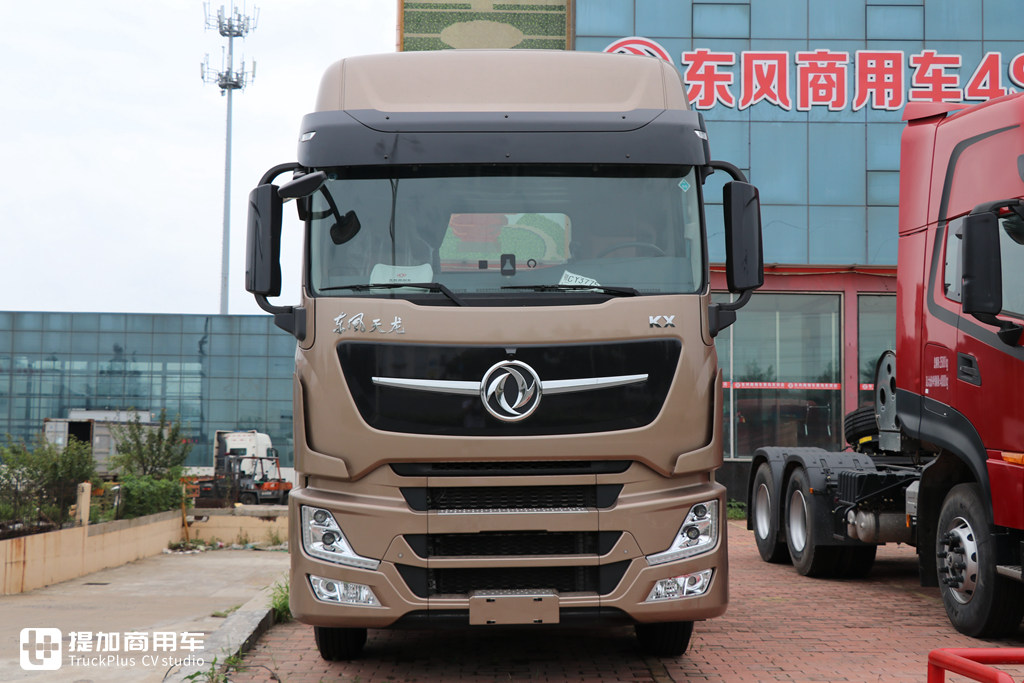 马力最大的国产旗舰卡车,2021款新外观,东风天龙KX王者版牵引车实拍 - 第2张 - 提加商用车网 马力最大的国产旗舰卡车,2021款新外观,东风天龙KX王者版牵引车实拍 - 第2张