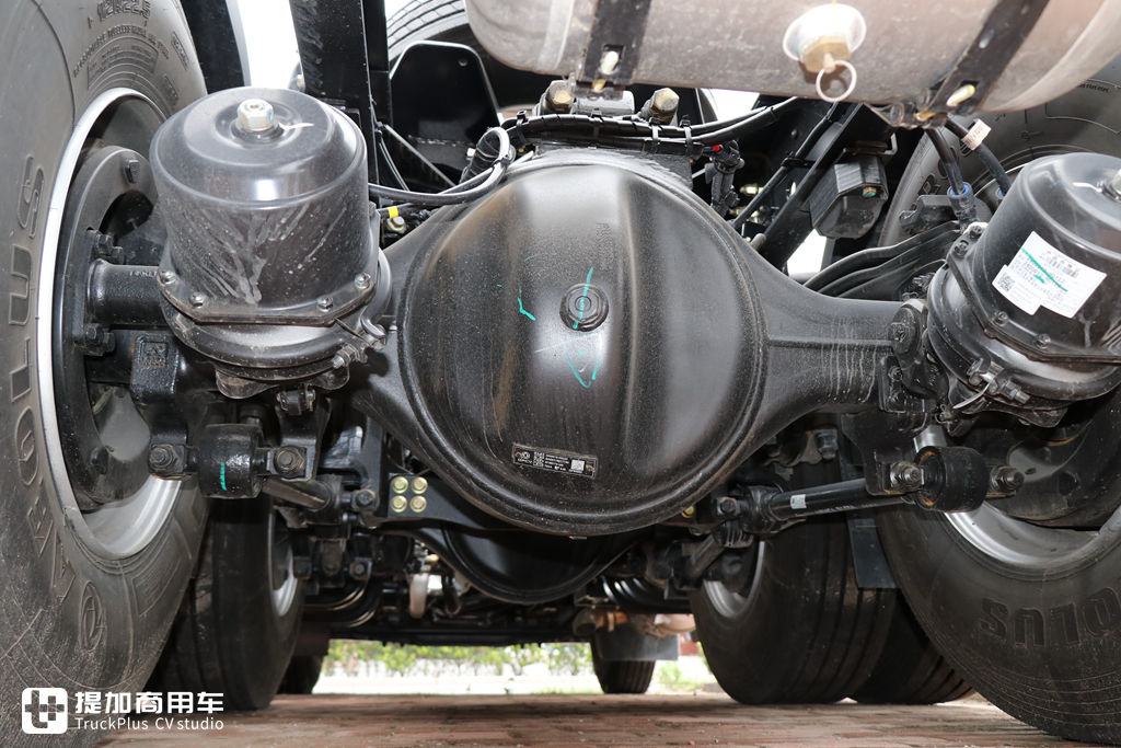 马力最大的国产旗舰卡车,2021款新外观,东风天龙KX王者版牵引车实拍 - 第18张 - 提加商用车网 马力最大的国产旗舰卡车,2021款新外观,东风天龙KX王者版牵引车实拍 - 第18张