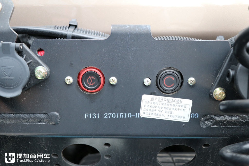 马力最大的国产旗舰卡车,2021款新外观,东风天龙KX王者版牵引车实拍 - 第20张 - 提加商用车网 马力最大的国产旗舰卡车,2021款新外观,东风天龙KX王者版牵引车实拍 - 第20张