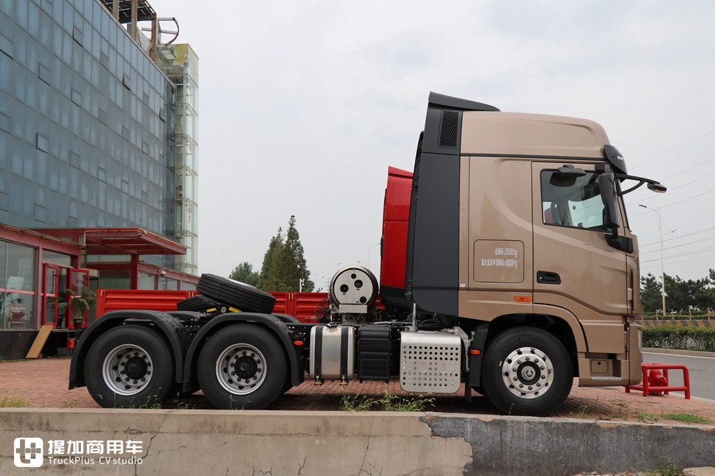 马力最大的国产旗舰卡车,2021款新外观,东风天龙KX王者版牵引车实拍 - 第21张 - 提加商用车网 马力最大的国产旗舰卡车,2021款新外观,东风天龙KX王者版牵引车实拍 - 第21张