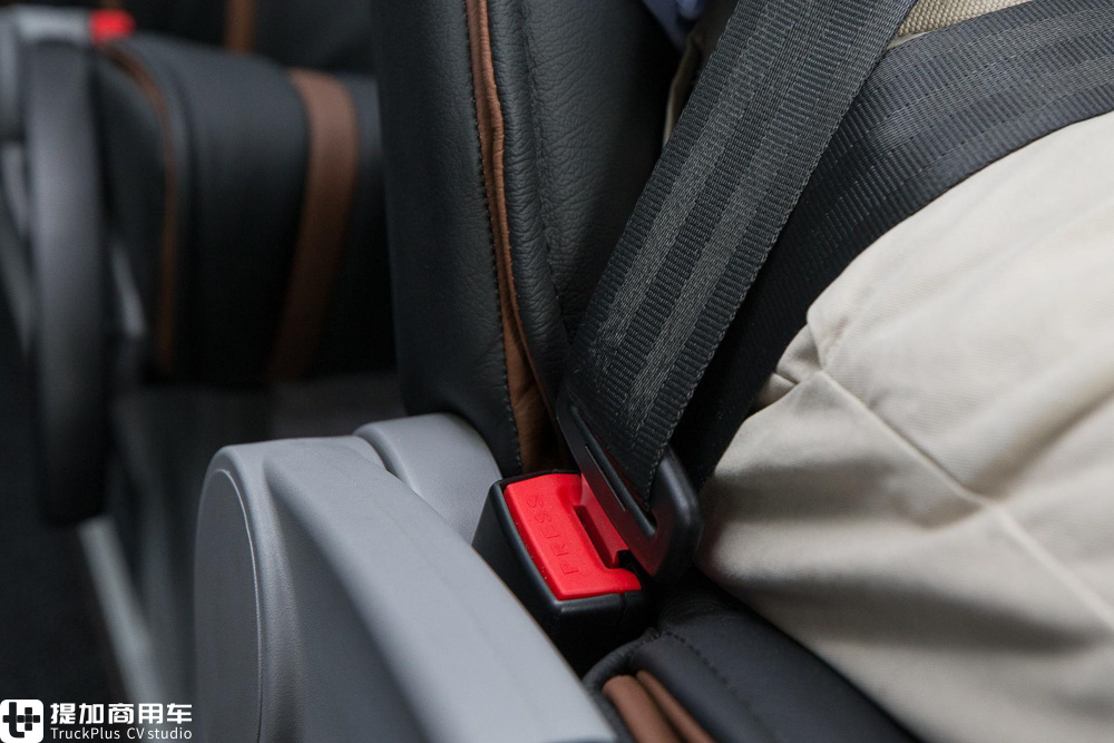 车长近7.4米,共16个乘客座位,曼恩TGE客运小巴车型来袭 - 第18张 - 提加商用车网 车长近7.4米,共16个乘客座位,曼恩TGE客运小巴车型来袭 - 第18张