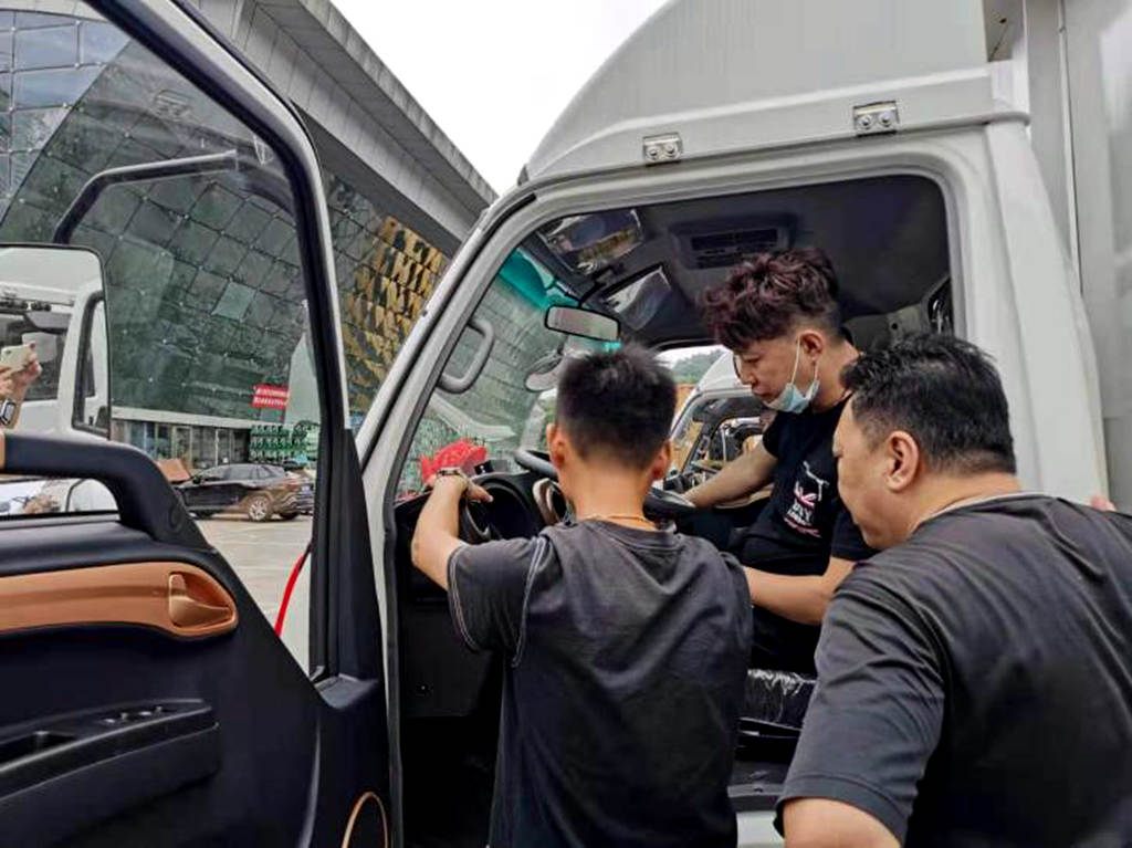 江淮轻卡老客户急需用车 康铃冰博士3天快速交付 - 第2张 - 提加商用车网 江淮轻卡老客户急需用车 康铃冰博士3天快速交付 - 第2张