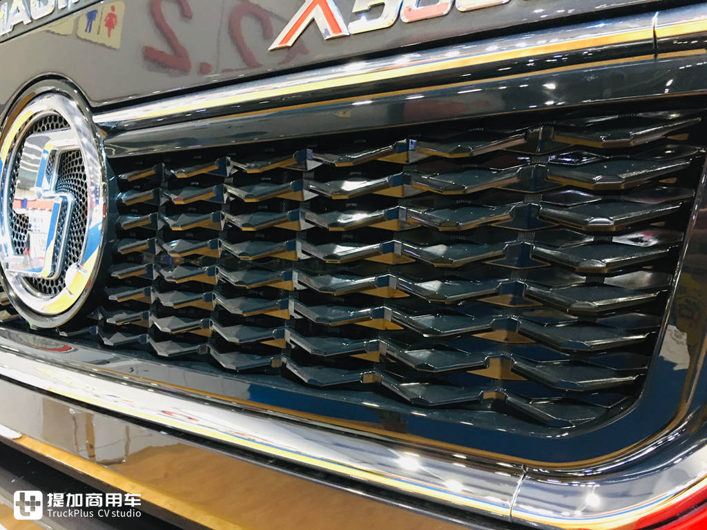 模型、真车双实拍,更清晰明了,带您好好看看德龙X5000模型的做工水平 - 第6张 - 提加商用车网 模型、真车双实拍,更清晰明了,带您好好看看德龙X5000模型的做工水平 - 第6张