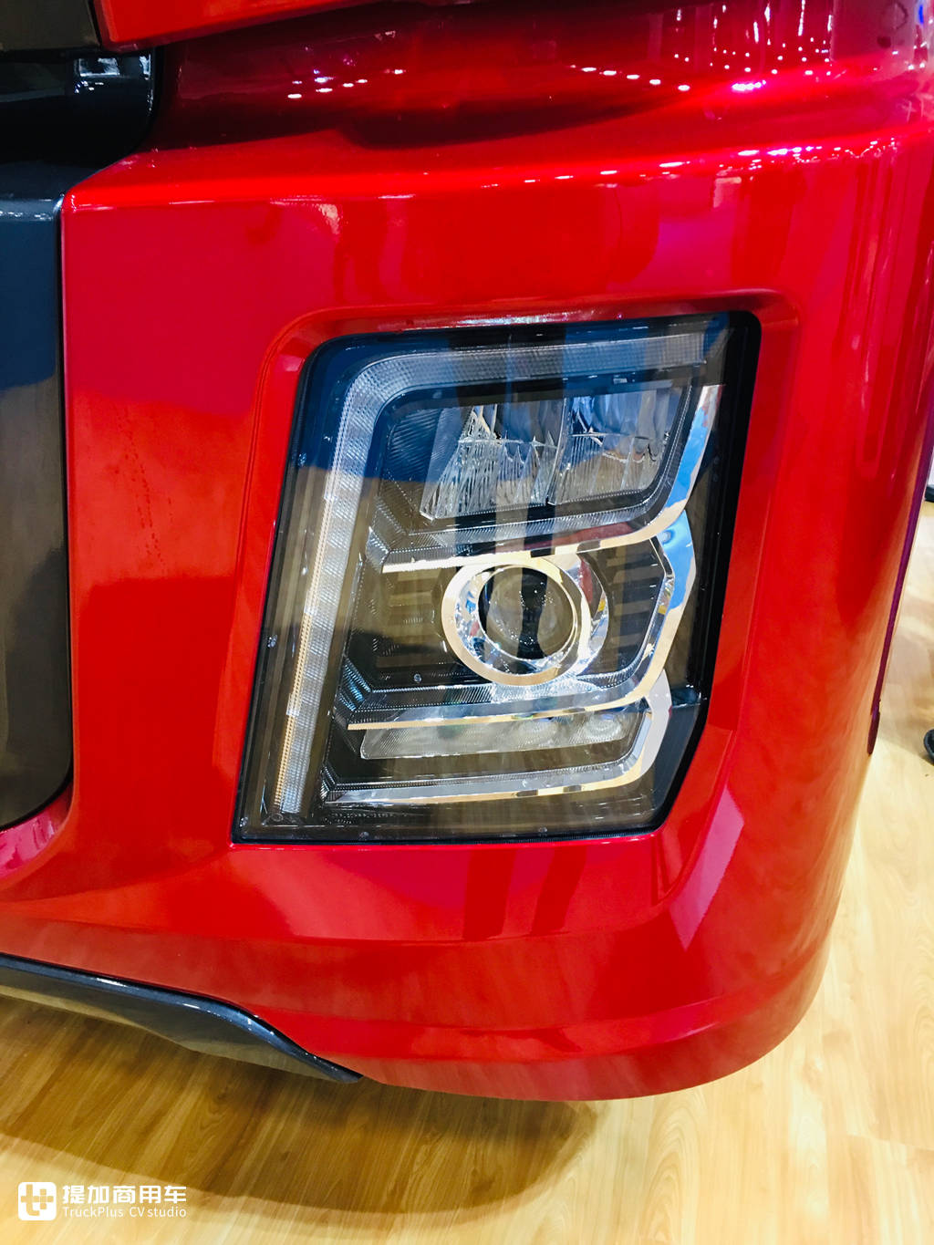 模型、真车双实拍,更清晰明了,带您好好看看德龙X5000模型的做工水平 - 第9张 - 提加商用车网 模型、真车双实拍,更清晰明了,带您好好看看德龙X5000模型的做工水平 - 第9张