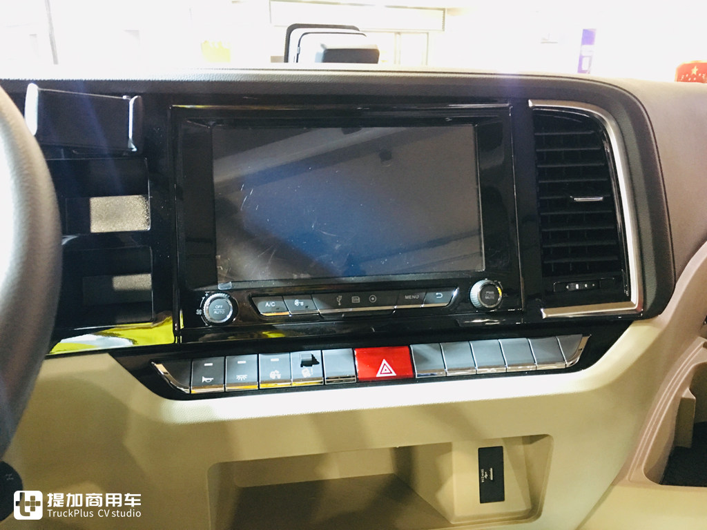 模型、真车双实拍,更清晰明了,带您好好看看德龙X5000模型的做工水平 - 第23张 - 提加商用车网 模型、真车双实拍,更清晰明了,带您好好看看德龙X5000模型的做工水平 - 第23张
