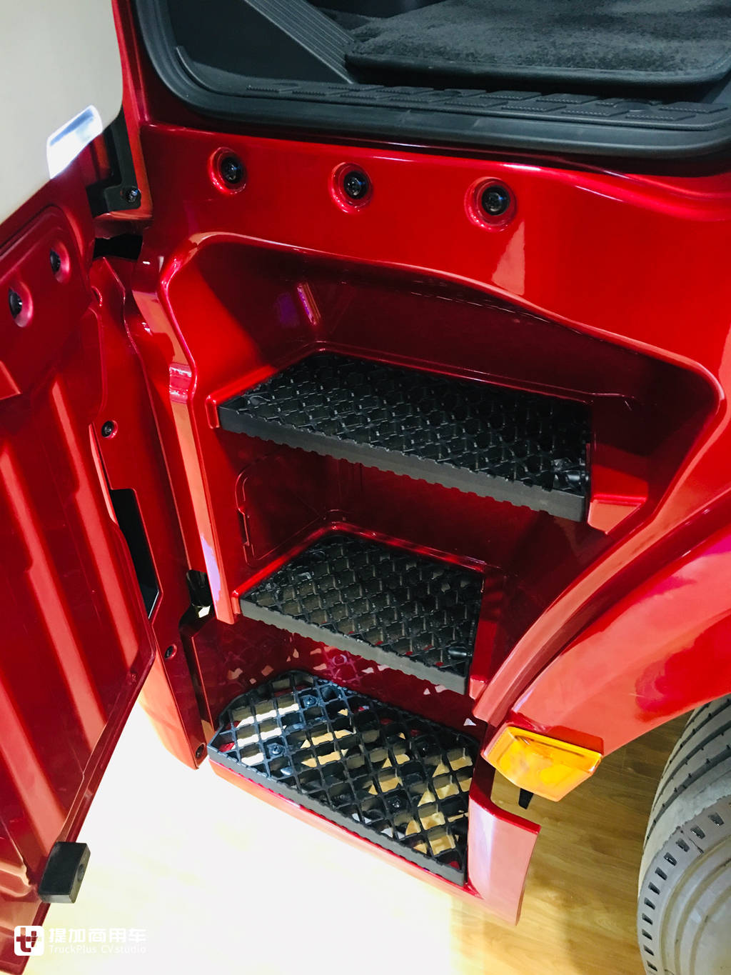 模型、真车双实拍,更清晰明了,带您好好看看德龙X5000模型的做工水平 - 第32张 - 提加商用车网 模型、真车双实拍,更清晰明了,带您好好看看德龙X5000模型的做工水平 - 第32张