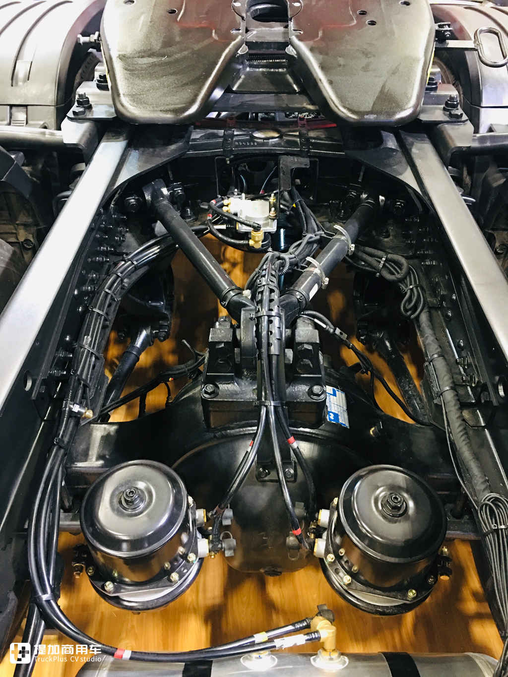 模型、真车双实拍,更清晰明了,带您好好看看德龙X5000模型的做工水平 - 第51张 - 提加商用车网 模型、真车双实拍,更清晰明了,带您好好看看德龙X5000模型的做工水平 - 第51张