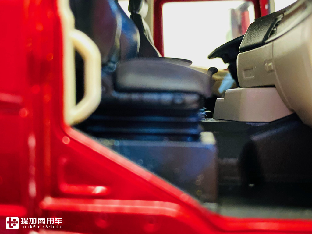 模型、真车双实拍,更清晰明了,带您好好看看德龙X5000模型的做工水平 - 第35张 - 提加商用车网 模型、真车双实拍,更清晰明了,带您好好看看德龙X5000模型的做工水平 - 第35张