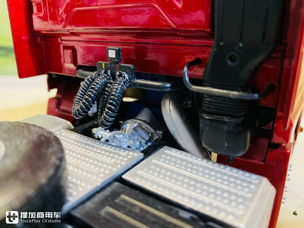 模型、真车双实拍,更清晰明了,带您好好看看德龙X5000模型的做工水平 - 第39张 - 提加商用车网 模型、真车双实拍,更清晰明了,带您好好看看德龙X5000模型的做工水平 - 第39张