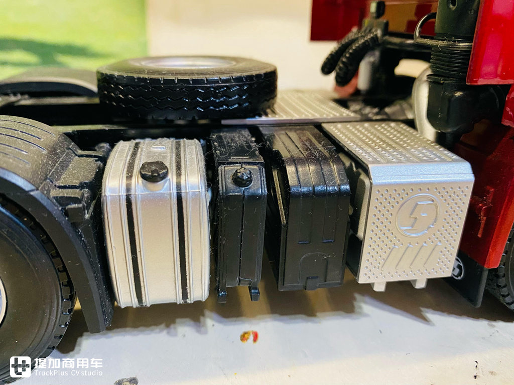 模型、真车双实拍,更清晰明了,带您好好看看德龙X5000模型的做工水平 - 第46张 - 提加商用车网 模型、真车双实拍,更清晰明了,带您好好看看德龙X5000模型的做工水平 - 第46张