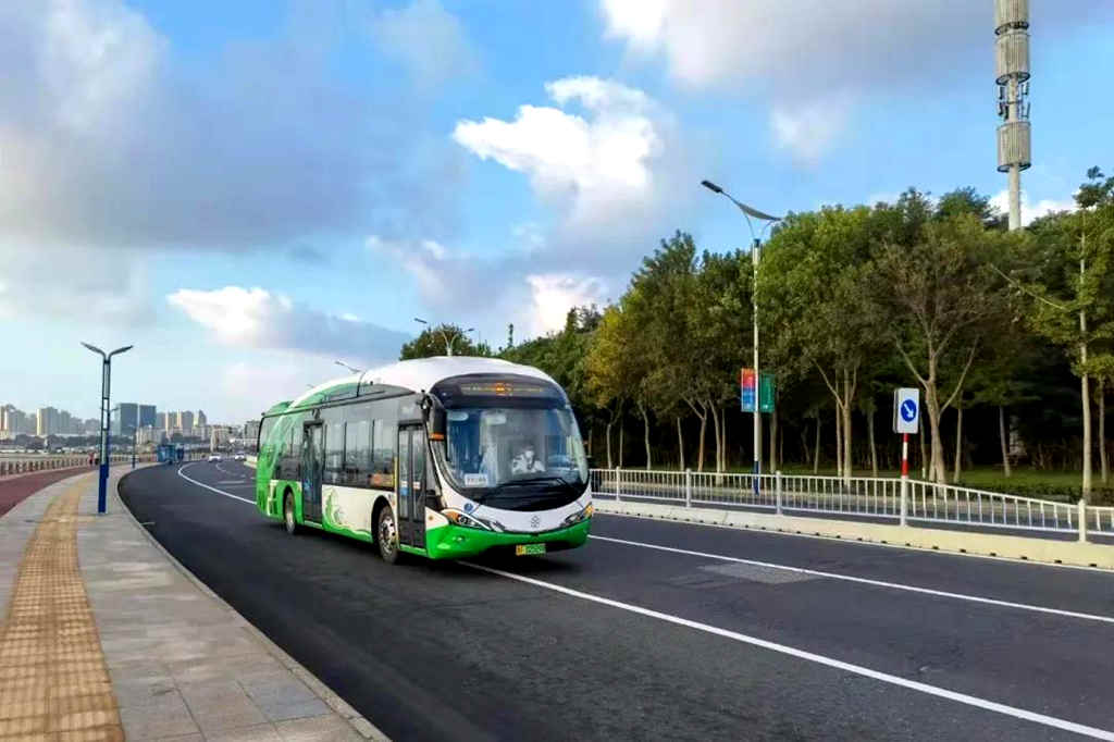 接力入驻,银隆海豚公交车“跃然”烟台 - 第3张 - 提加商用车网 接力入驻,银隆海豚公交车“跃然”烟台 - 第3张