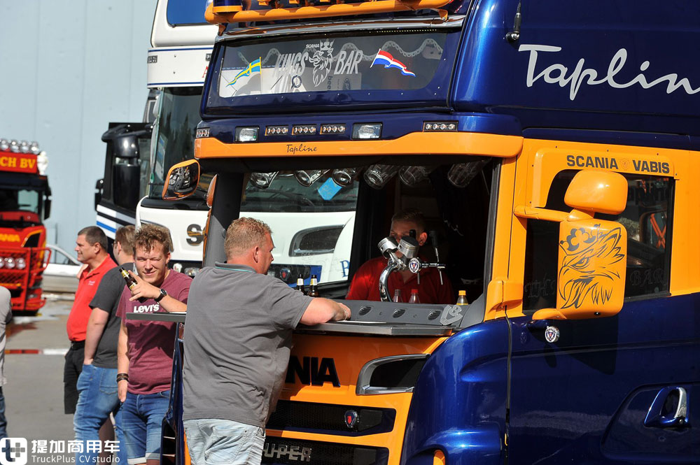 有朋友有美食,还有对卡车的热爱,带你逛荷兰阿珀尔多伦卡车节 - 第3张 - 提加商用车网 有朋友有美食,还有对卡车的热爱,带你逛荷兰阿珀尔多伦卡车节 - 第3张