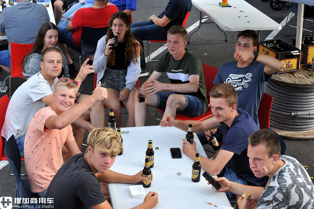 有朋友有美食,还有对卡车的热爱,带你逛荷兰阿珀尔多伦卡车节 - 第5张 - 提加商用车网 有朋友有美食,还有对卡车的热爱,带你逛荷兰阿珀尔多伦卡车节 - 第5张