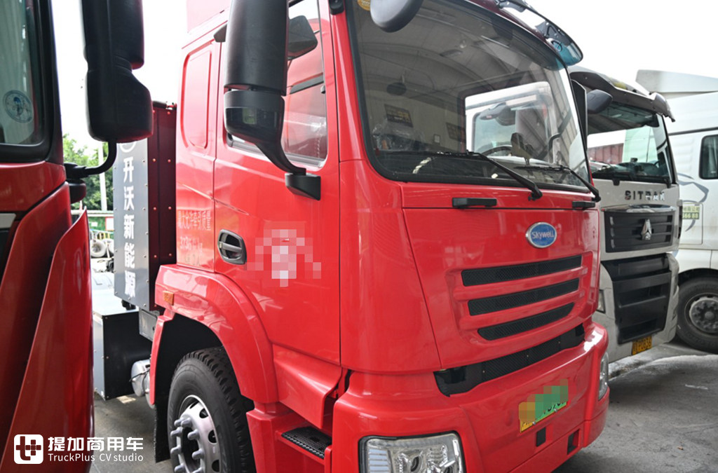 解放最近推出的JH6蓝途纯电动牵引车实拍,已投入运营,带您看看它实力如何 - 第2张 - 提加商用车网 解放最近推出的JH6蓝途纯电动牵引车实拍,已投入运营,带您看看它实力如何 - 第2张