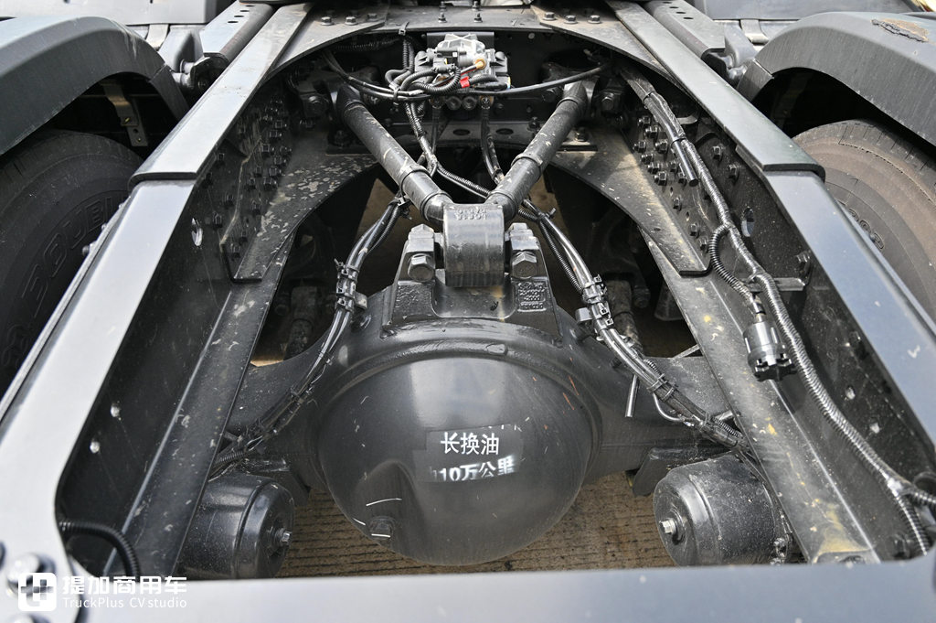 解放最近推出的JH6蓝途纯电动牵引车实拍,已投入运营,带您看看它实力如何 - 第8张 - 提加商用车网 解放最近推出的JH6蓝途纯电动牵引车实拍,已投入运营,带您看看它实力如何 - 第8张