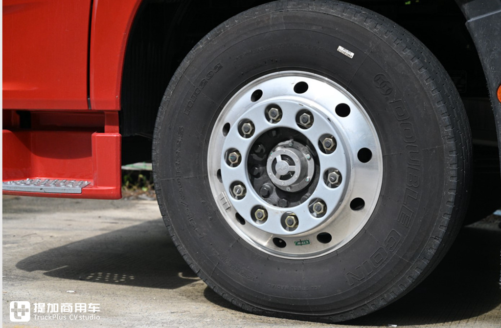 解放最近推出的JH6蓝途纯电动牵引车实拍,已投入运营,带您看看它实力如何 - 第9张 - 提加商用车网 解放最近推出的JH6蓝途纯电动牵引车实拍,已投入运营,带您看看它实力如何 - 第9张