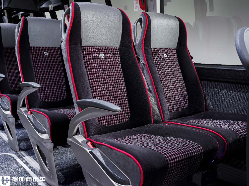 13.72米三轴配置,两款不同车型,奔驰在北美发布Tourrider系列巴士 - 第15张 - 提加商用车网 13.72米三轴配置,两款不同车型,奔驰在北美发布Tourrider系列巴士 - 第15张