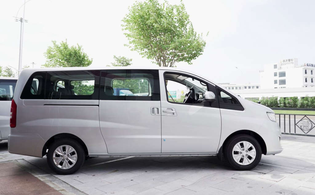 瑞风M3 2022款新车到店,标配车联网的商用MPV确实不一样 - 第3张 - 提加商用车网 瑞风M3 2022款新车到店,标配车联网的商用MPV确实不一样 - 第3张