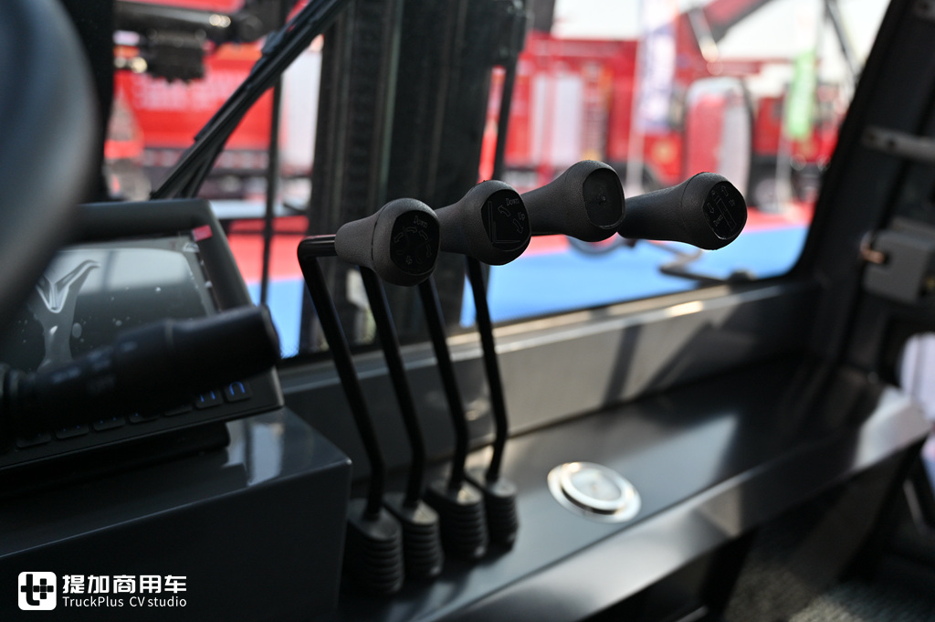 前面轻卡后面叉车,三一打造的这款“双头”消防车有意思,有谁知道它具体用途吗? - 第12张 - 提加商用车网 前面轻卡后面叉车,三一打造的这款“双头”消防车有意思,有谁知道它具体用途吗? - 第12张