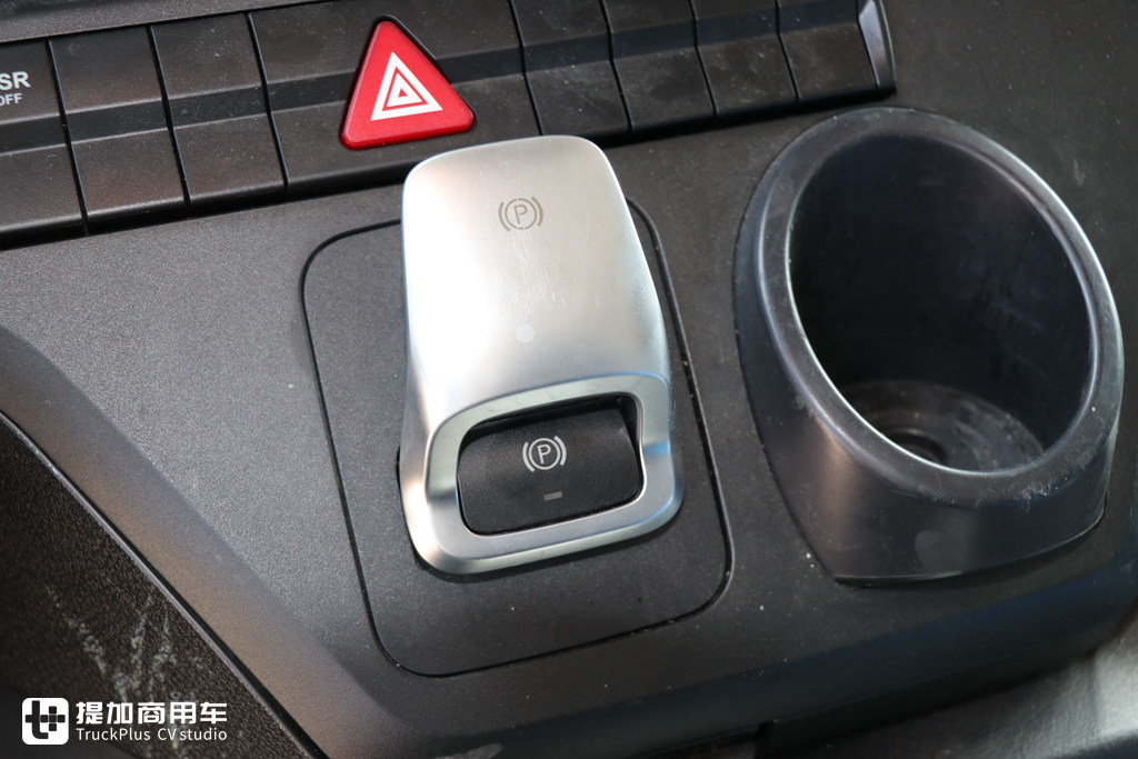 630马力的前四后八底盘车,带您好好领略奔驰阿洛斯4163的魅力 - 第17张 - 提加商用车网 630马力的前四后八底盘车,带您好好领略奔驰阿洛斯4163的魅力 - 第17张